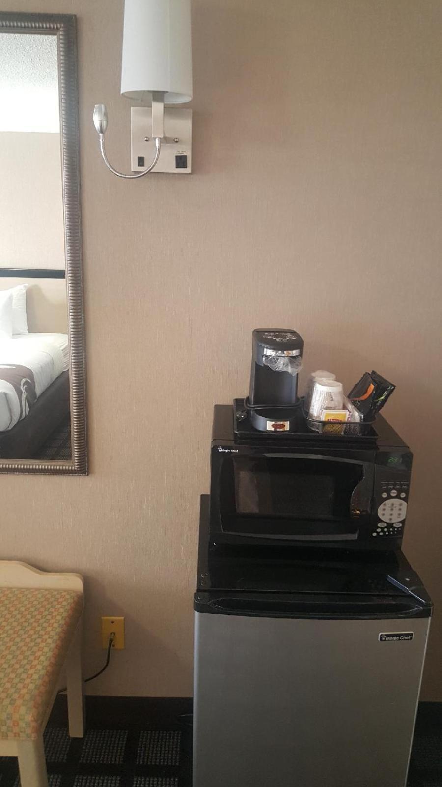 Quality Inn Near Lake Марбл-Фолс Экстерьер фото