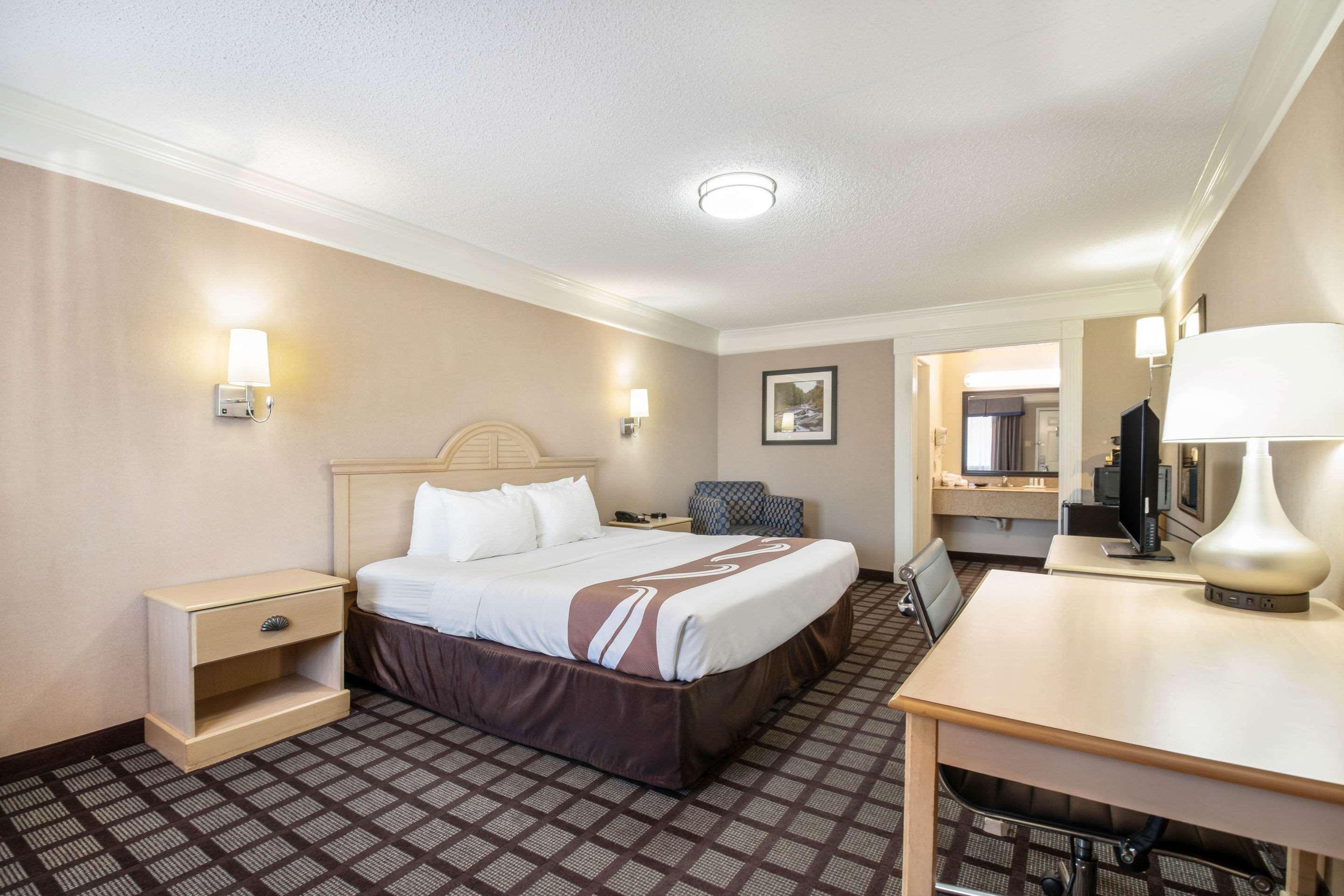 Quality Inn Near Lake Марбл-Фолс Экстерьер фото