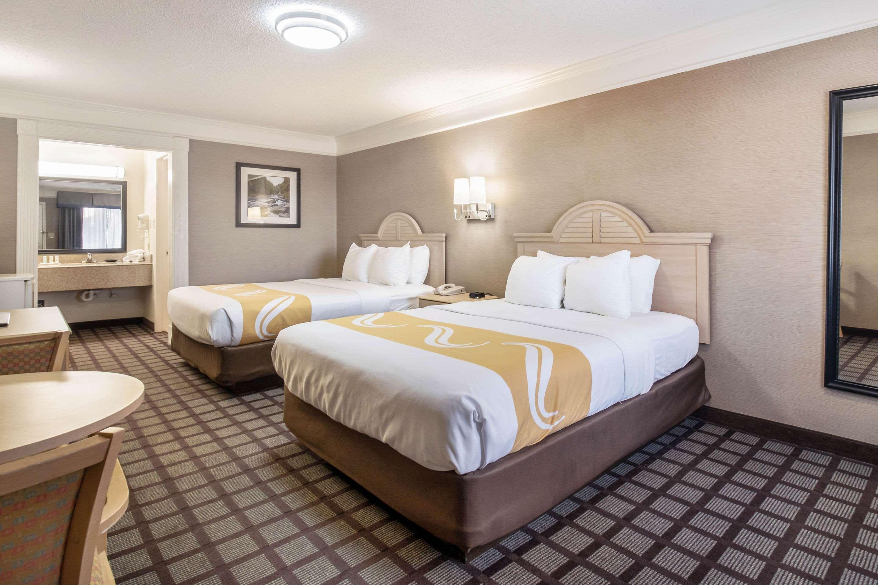 Quality Inn Near Lake Марбл-Фолс Экстерьер фото
