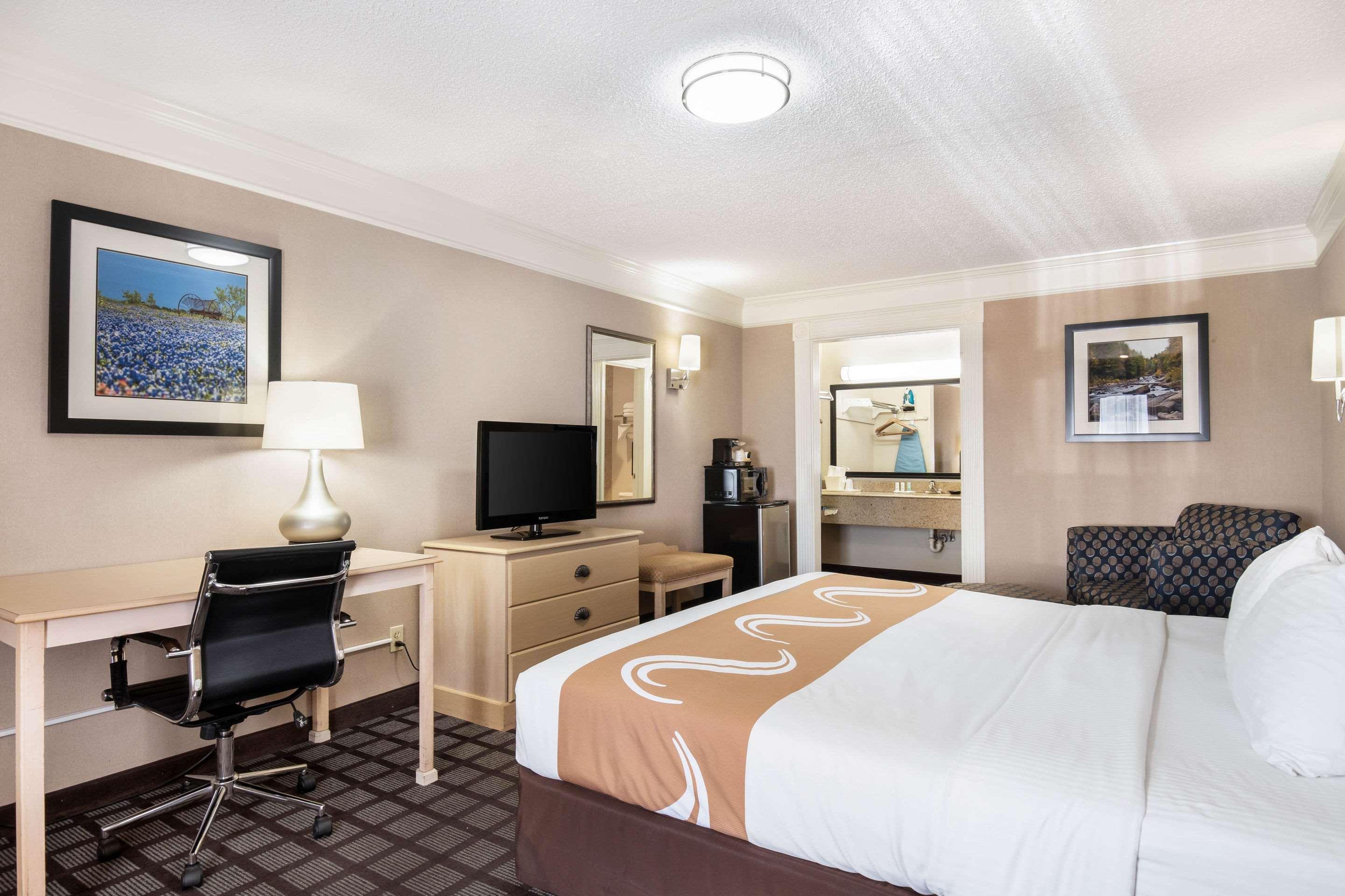 Quality Inn Near Lake Марбл-Фолс Экстерьер фото