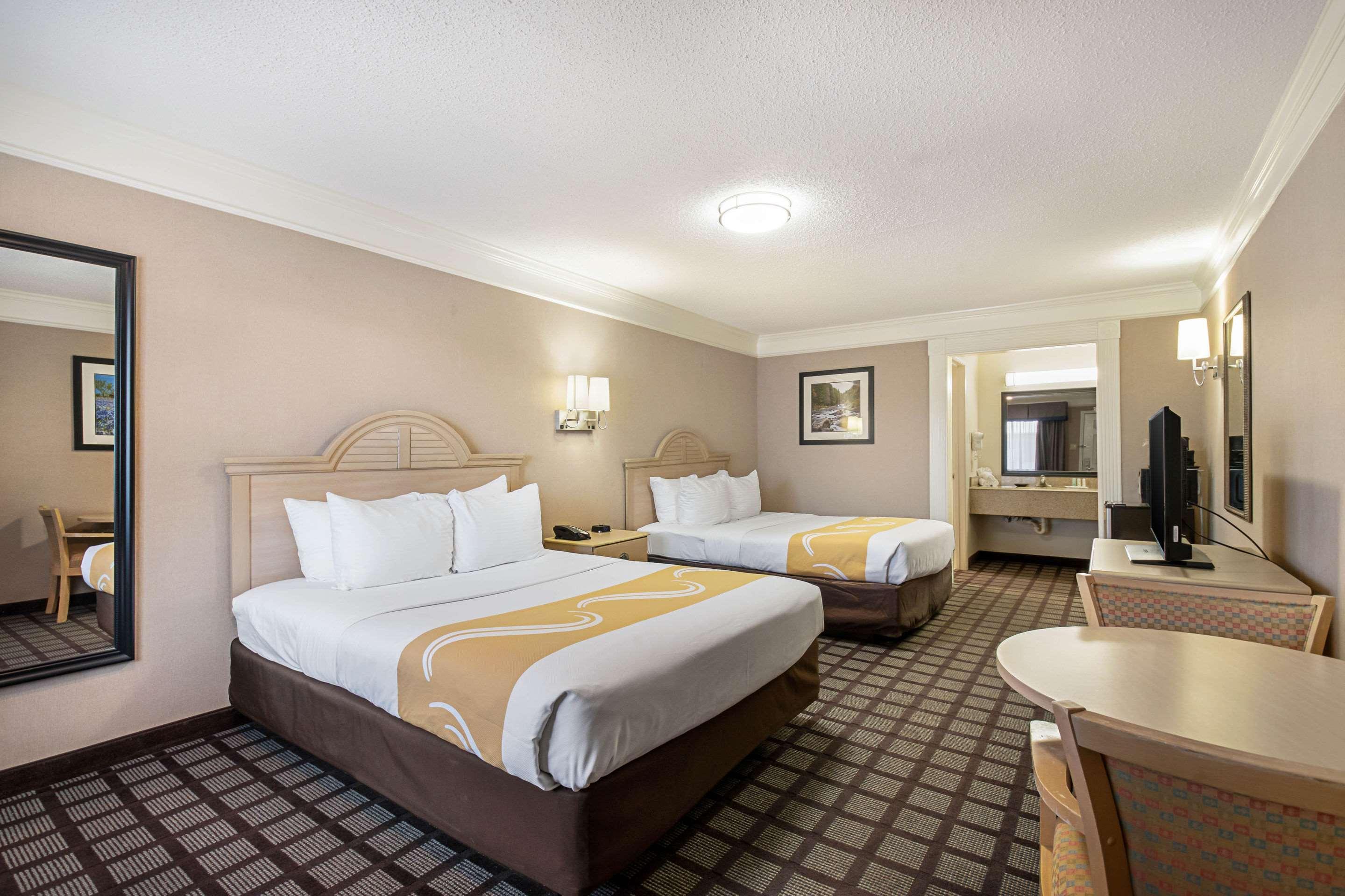 Quality Inn Near Lake Марбл-Фолс Экстерьер фото
