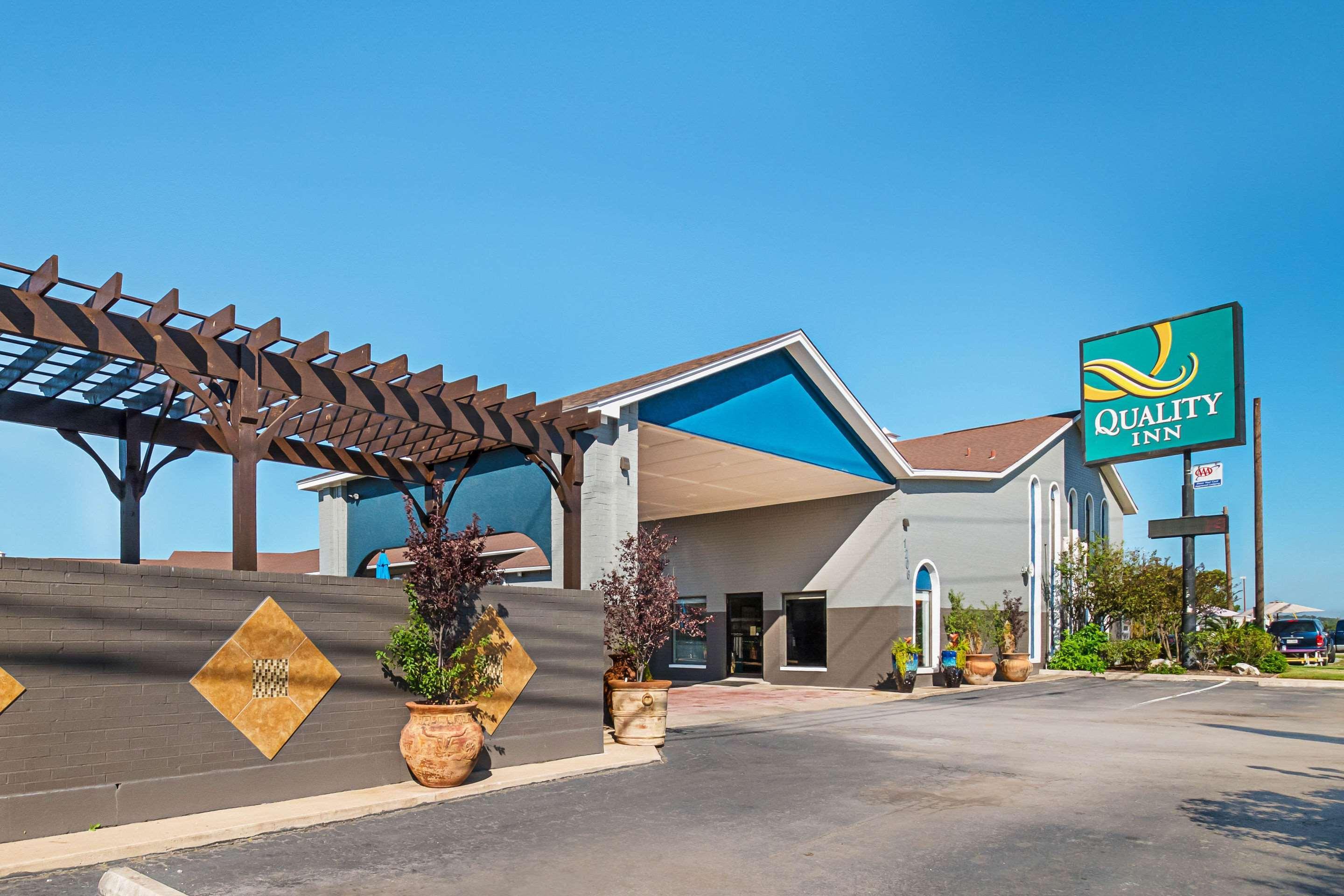 Quality Inn Near Lake Марбл-Фолс Экстерьер фото