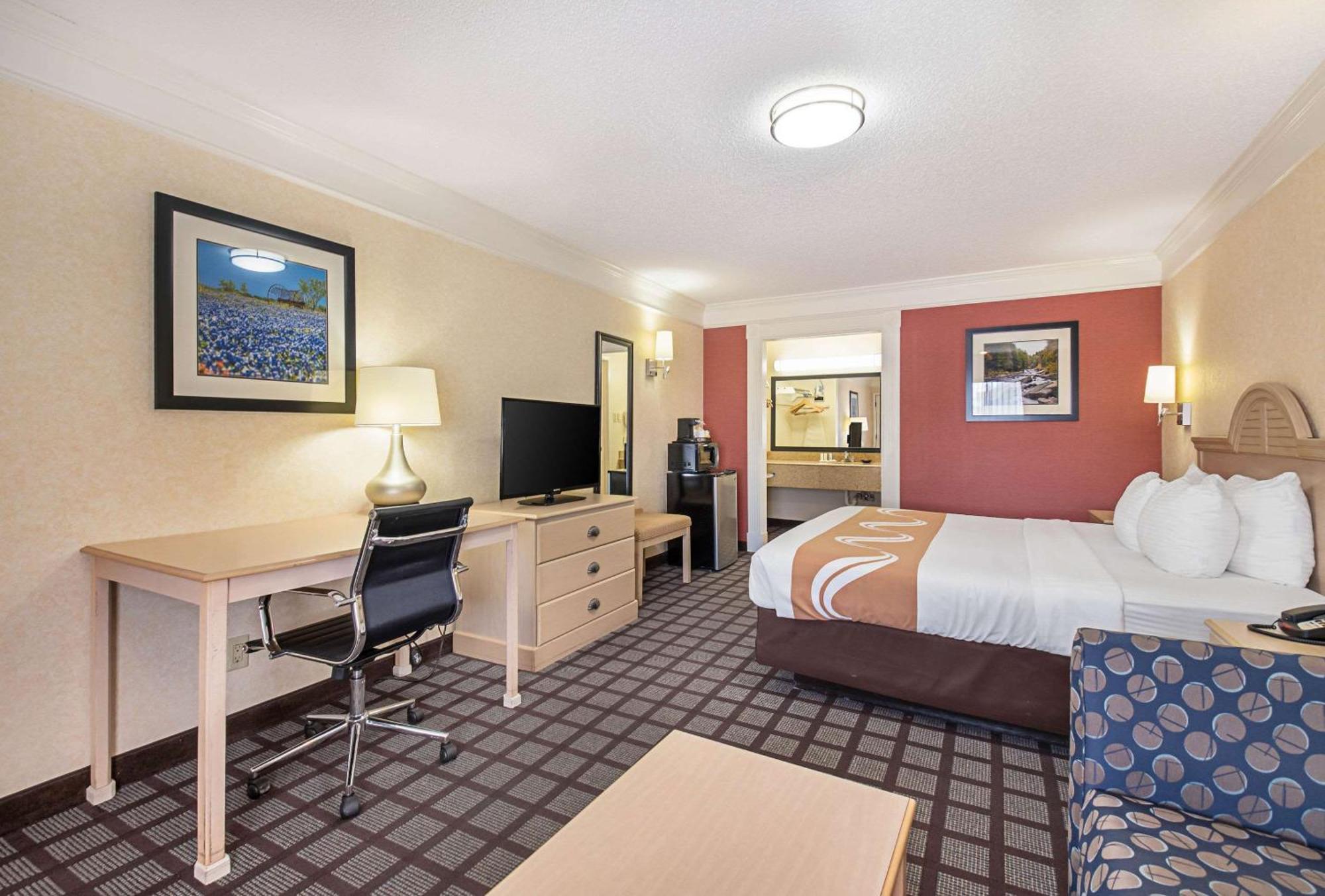 Quality Inn Near Lake Марбл-Фолс Экстерьер фото