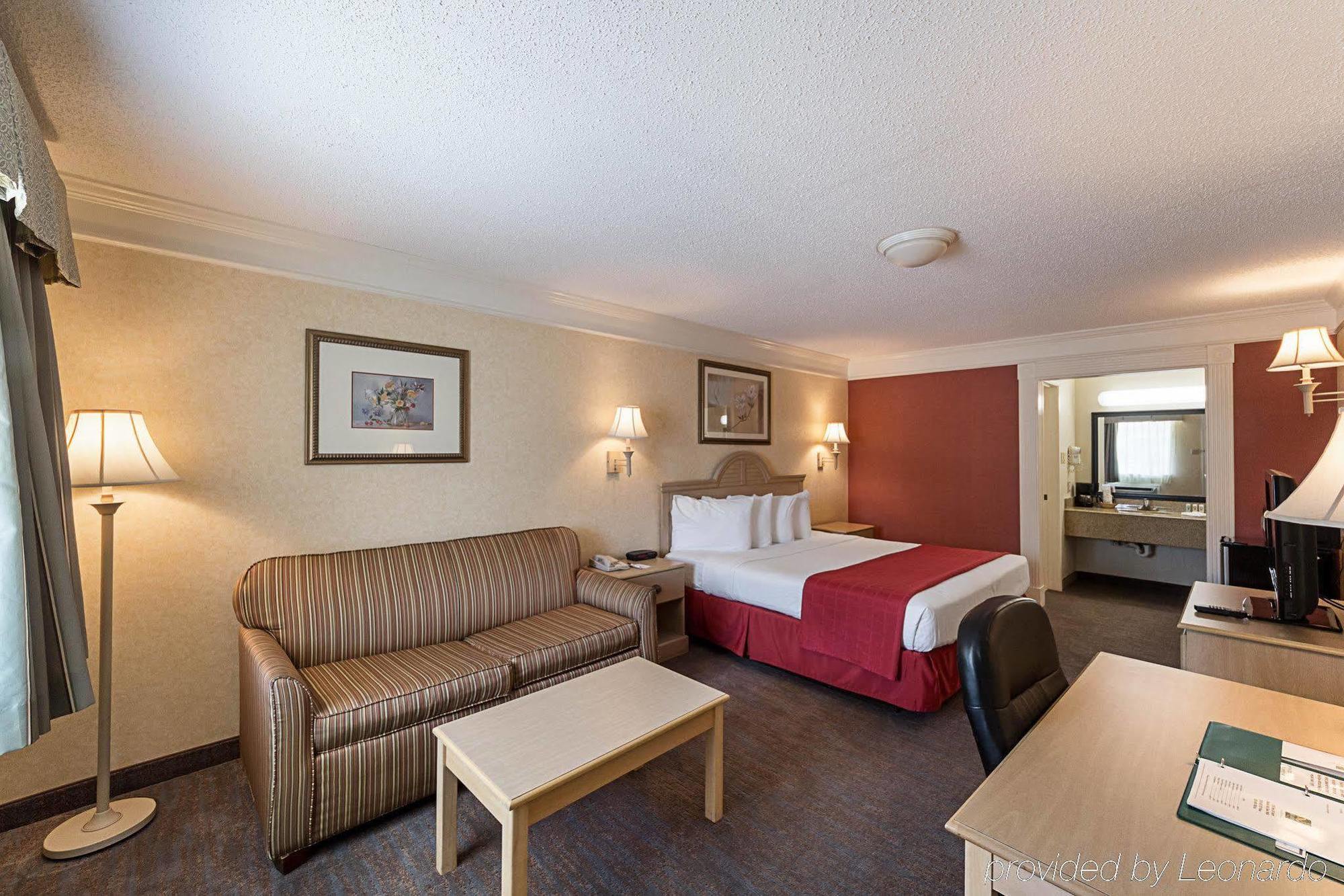 Quality Inn Near Lake Марбл-Фолс Экстерьер фото