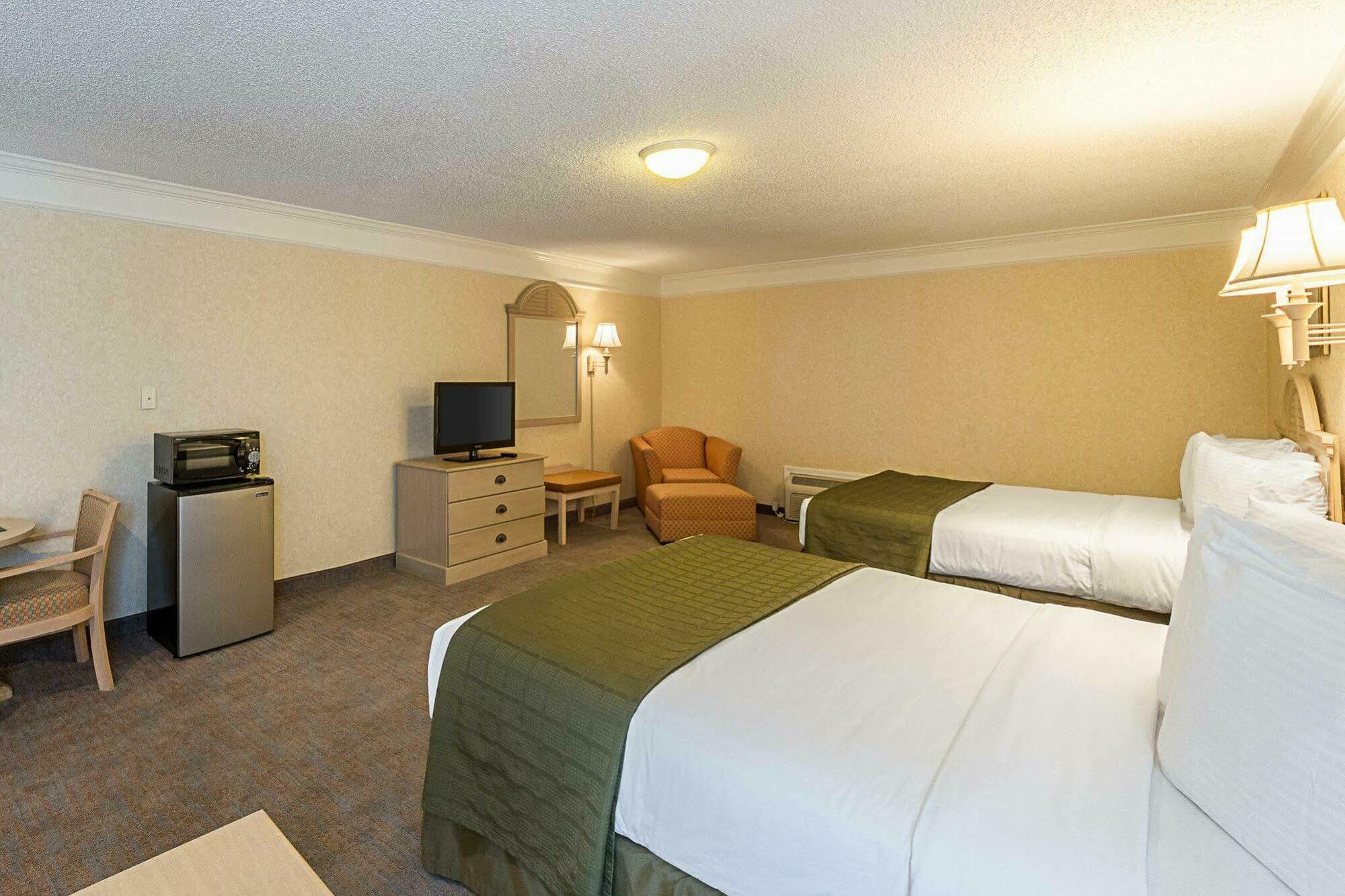 Quality Inn Near Lake Марбл-Фолс Экстерьер фото